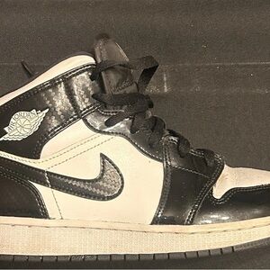 Nike Air Jordan 1 Mid SE All-Star Carbon Fiber GS (DD2192-001) Size 7y Or 8.5w